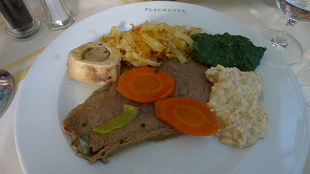 Whilst boiled beef doesn't sound to appealing, I can assure you that when done right, such at here at Vienna's famed Plachutta, it can be very tasty indeed... and would work well with this Grüner.