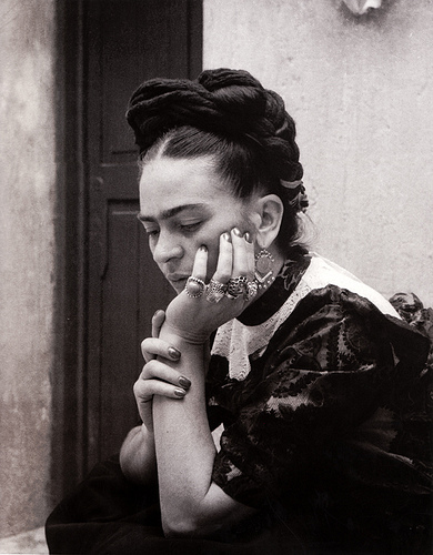 photo of Frida Kahlo by Lola Alvarez Bravo