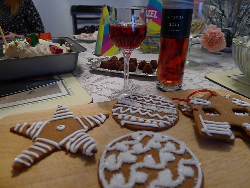 Festive Gingerbread and 2013 Stratus Red Icewine... a match made in heaven.