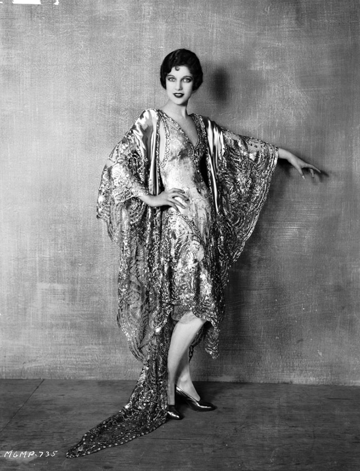 1920s-women-fashion-26-5710d242afa92__700