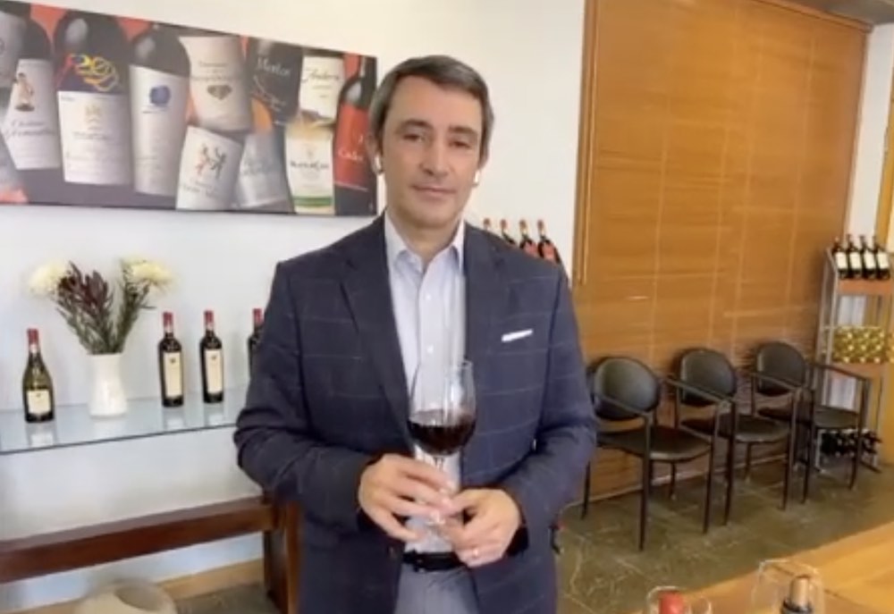 Escudo Rojo Winemaker Emmanuel Riffaud talks us through his 2019 Escudo Rojo Carménère Reserva.